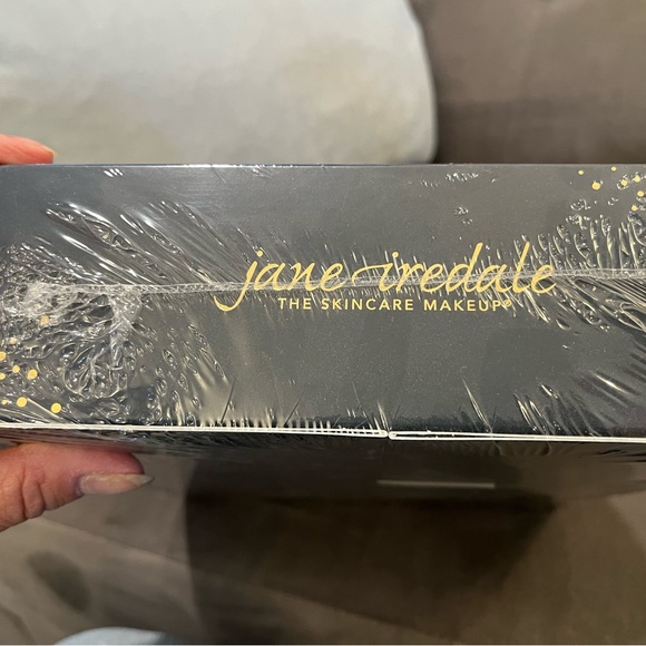 JANE IREDALE 12 DAYS OF CHRISTMAS MAKEUP - Picture 11 of 16